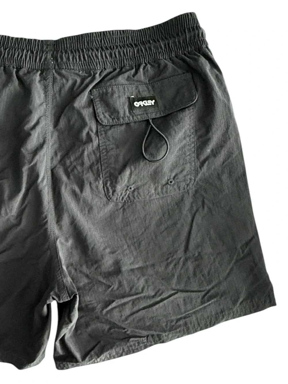 NWOT Oakley Beach Volley 16